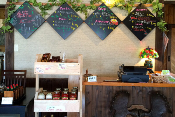 カウンターの飾りつけ